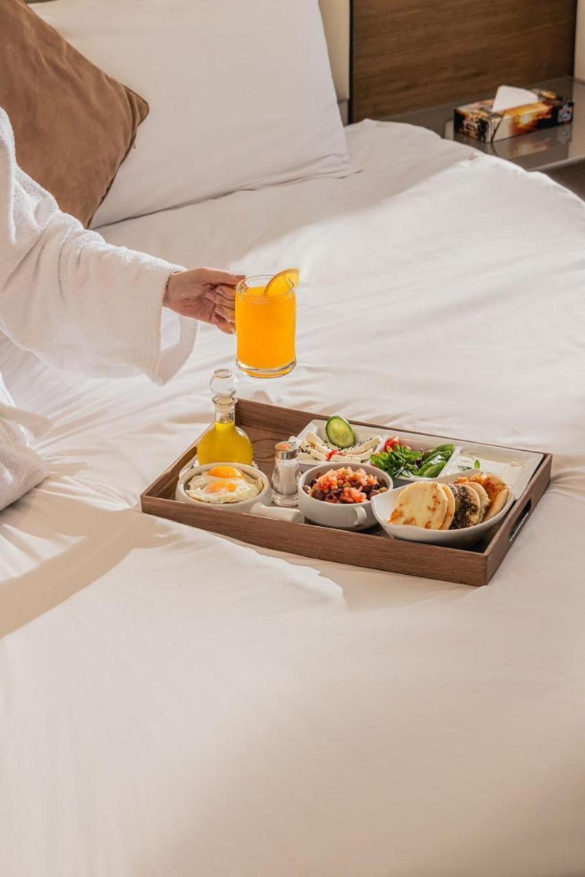 Country Lodge Hotel & Resort Beirut Ngoại thất bức ảnh